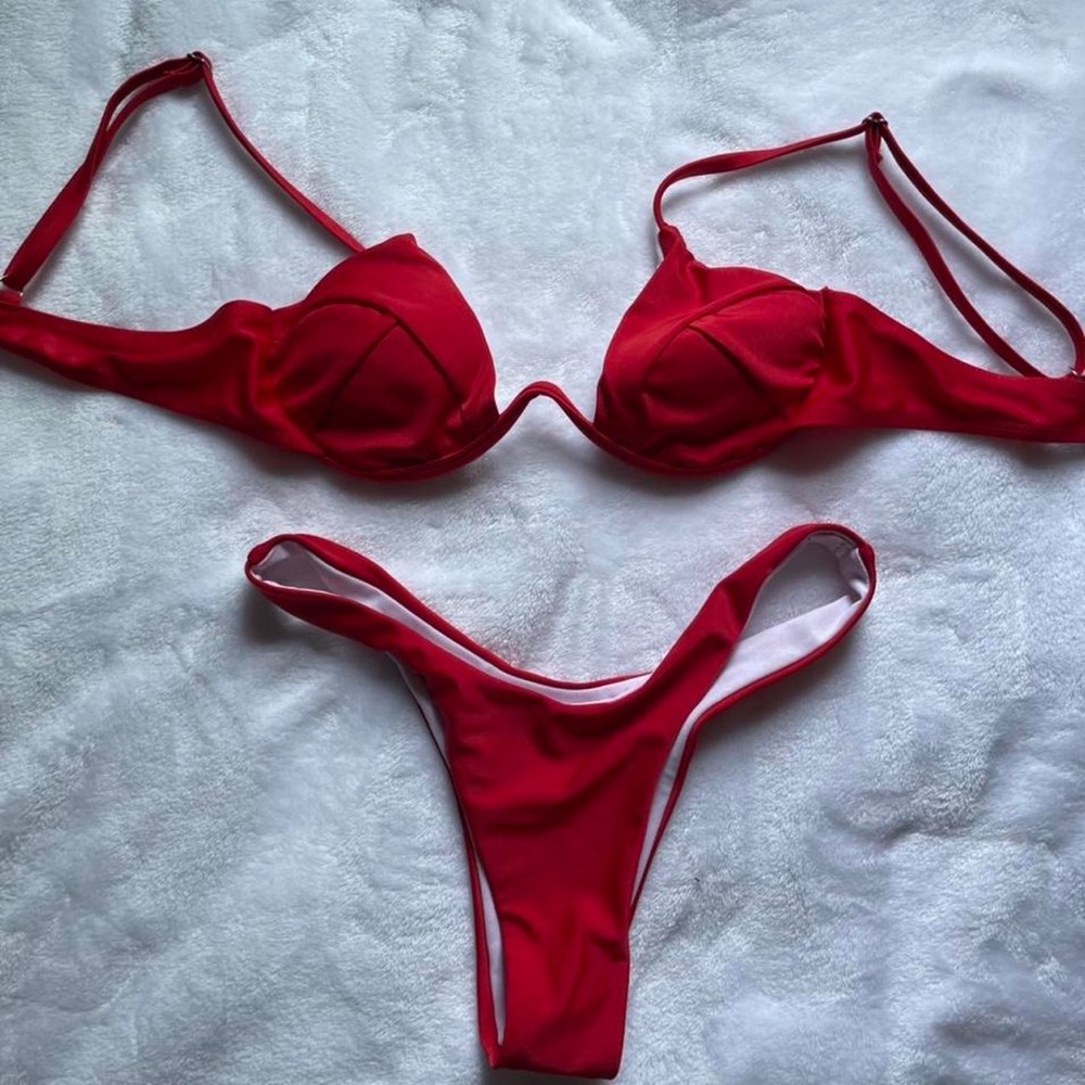 Red bikini set